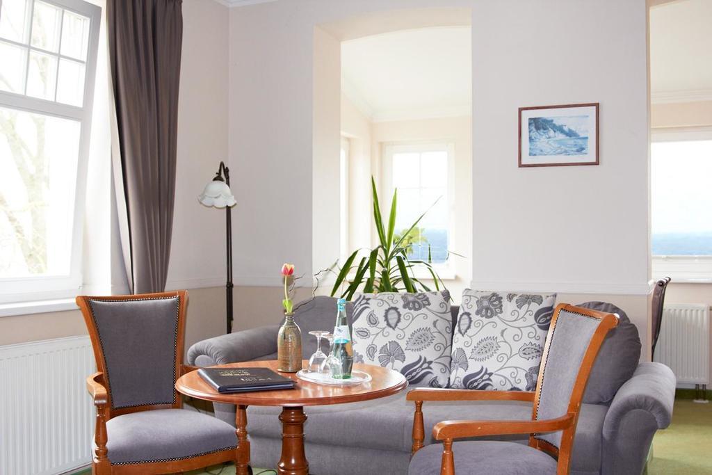 Hotel Zum Strandlaeufer Ahrenshoop Exterior photo
