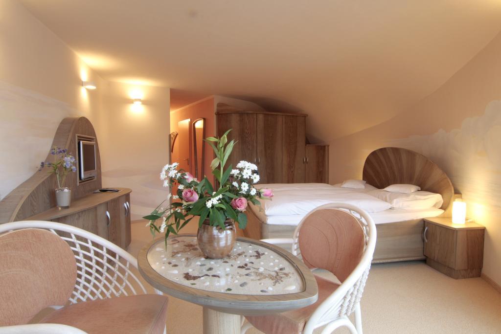 Hotel Zum Strandlaeufer Ahrenshoop Room photo